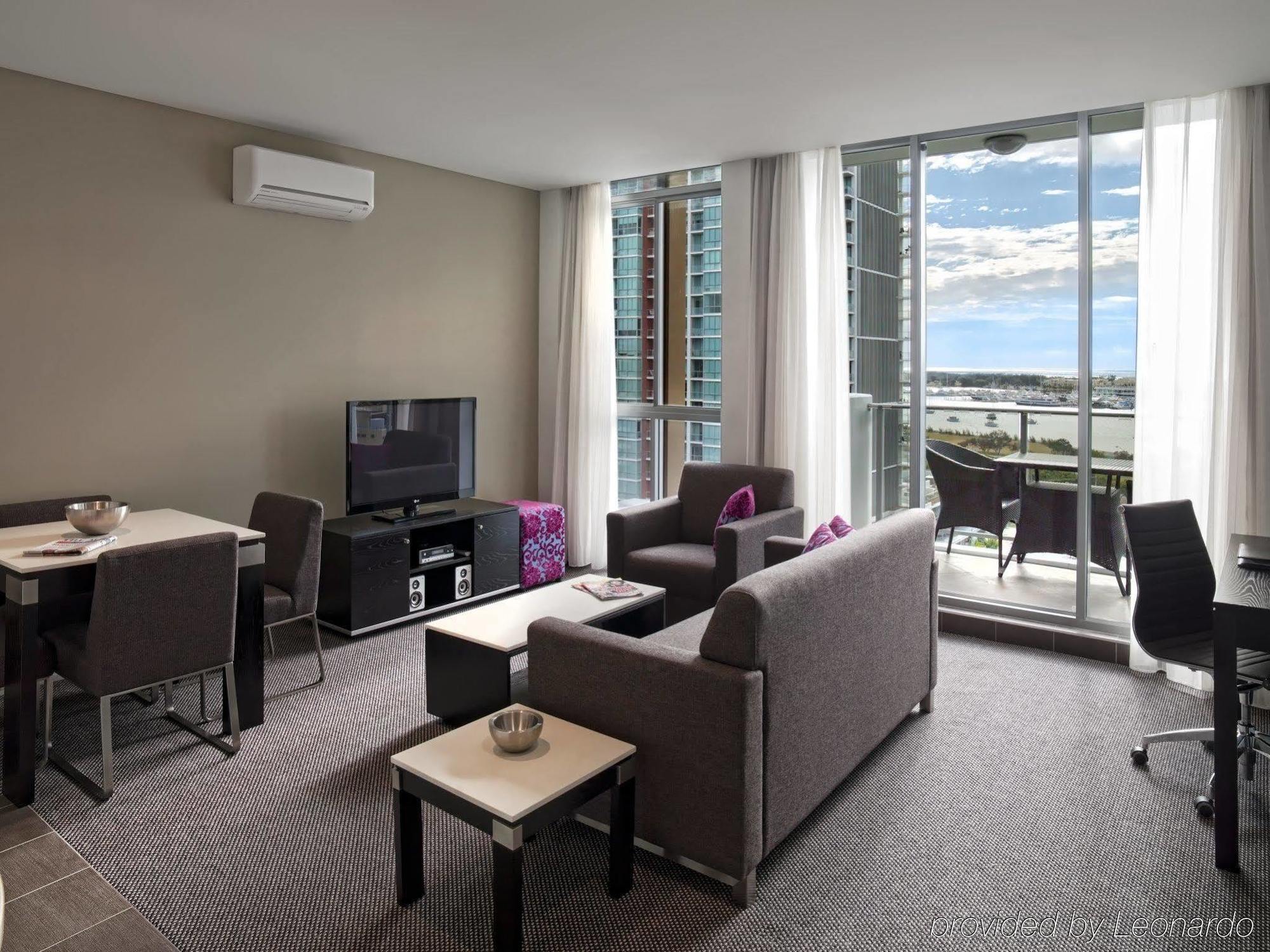 Meriton Serviced Apartments Aqua Street Gold Coast Exterior photo