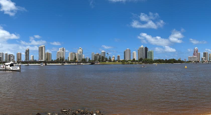 Meriton Serviced Apartments Aqua Street Gold Coast Exterior photo